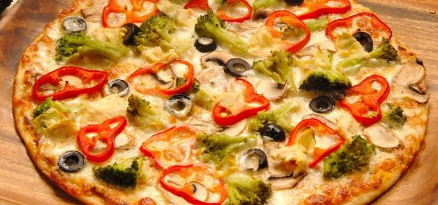 4 وصفات مختلفة لعمل البيتزا , أفضل طرق تحضير البيتزا في المنزل , طرق سهلة و رائعة جدا