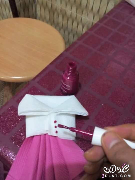 طريقة طي المناديل على شكل فستان صغير