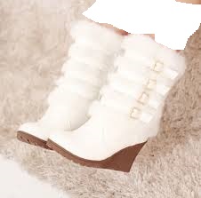 احذية شتوية رائعة باللون الابيض 2024 احذية شتوية عصرية بيضاء