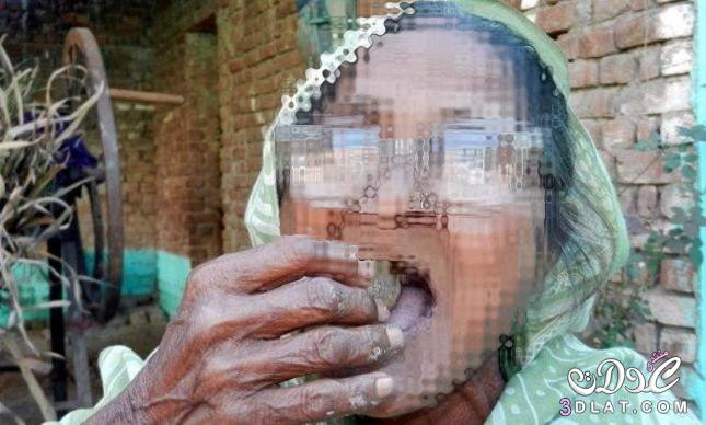 بالصور : ‎هندية مدمنة على تناول الرمل منذ 80 عاماً