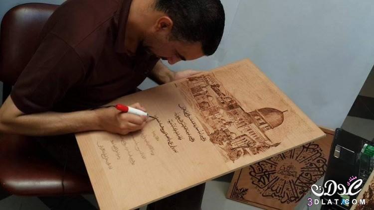 فنآن فلسطيني يرسم لوحآت رآئعه عن طريق حرق آلخشب