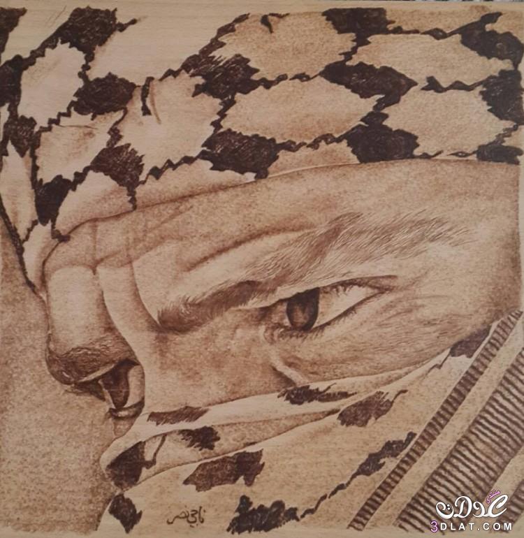 فنآن فلسطيني يرسم لوحآت رآئعه عن طريق حرق آلخشب