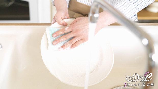 7 نصائح للتخلص من مشكلة جفاف اليدين بسبب غسل الصحون