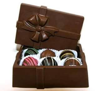 صور علب هدايا مصنوعه من الشيكولا,أجمل علب هدايا مصنوعه من الشيكولا,لمحبي الشيكولا