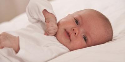 اسباب العطس عند حديثي الولادة وطرق العلاج,ما هي اسباب العطس المستمر عن الاطفال حديثي الولاده,الزغطه والخنفره عند حديثي الولاده