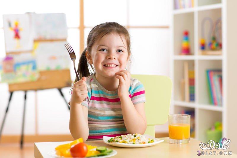 10 أخطاء غذائية تقعين فيها أثناء تقديم الطعام لأطفالك