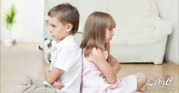 أفضل الطرق لفض وإنهاء الاشتباك بين أطفالك ،  كيف تتصرفين أثناء شجار أبنائك؟
