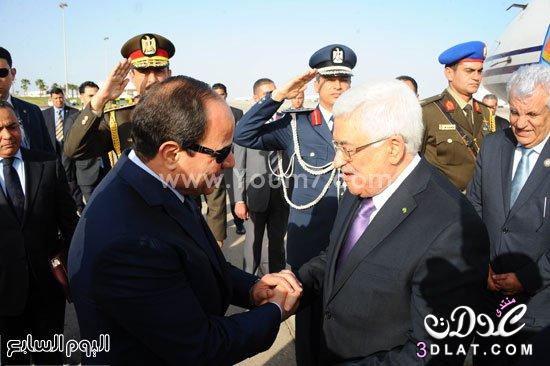 السيسى يستقبل الرئيس الفلسطينى بمطار شرم الشيخ للمشاركة بالقمة العربية