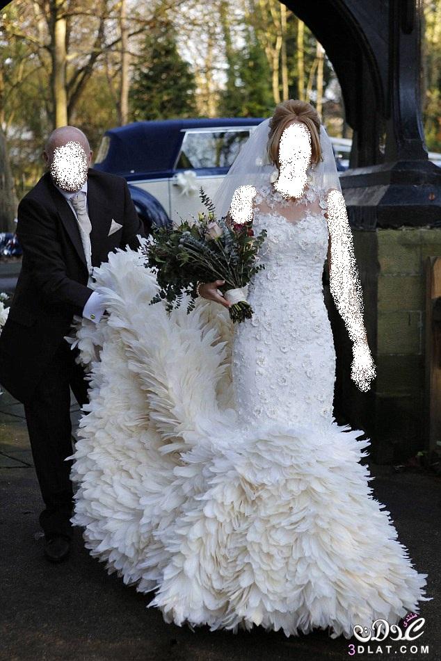 بالصور امضت 200 ساعة لعمل فستان زفافها المذهل من ريش طائر الوز