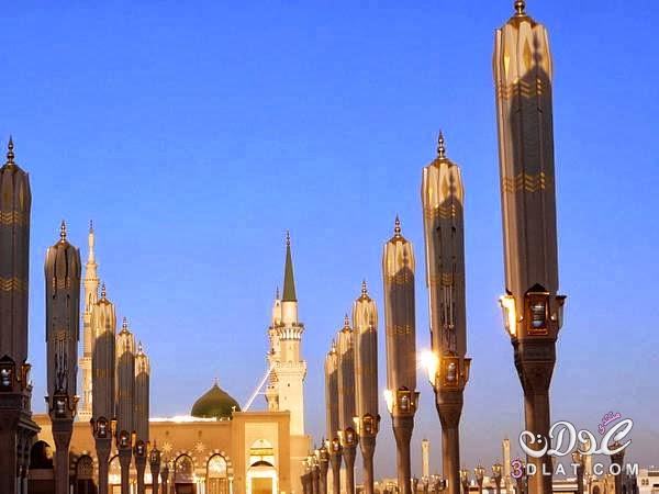 مظلات الحرم النبوي تحمي المصلين من الشمس.