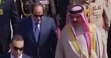 ملك البحرين يصل مطار شرم الشيخ للمشاركة فى القمة العربية