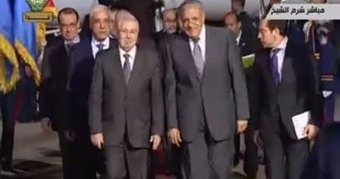 محلب يستقبل رئيس مجلس الأمة الجزائرى بمطار شرم الشيخ
