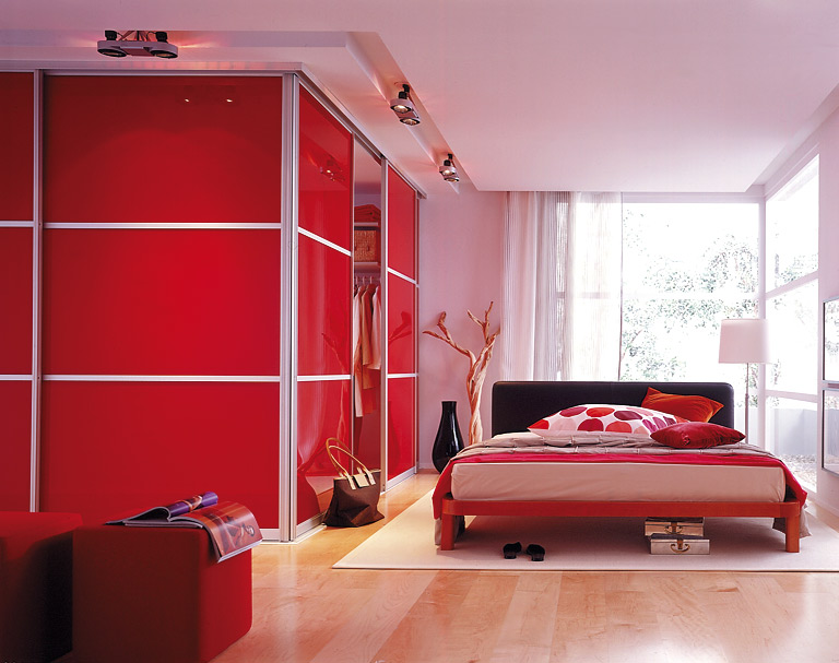 تصميمات غرف نوم باللون الاحمر، ديكورات غرف نوم حمراء، اناقة الاحمر في غرف النوم 2024