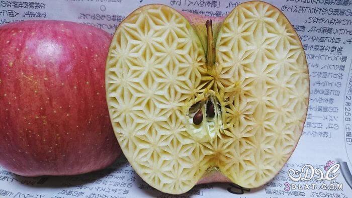 صور غريبة لمنحوتات هندسية ابداعية على اشكال الفواكهة.فنان يبانى يقوم برسم منحوتات